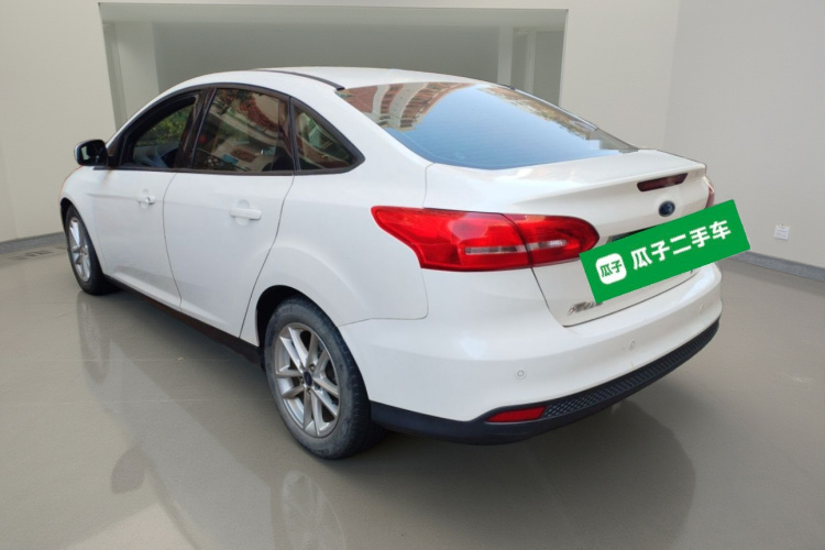 福特 福克斯 2015款 三厢 EcoBoost 125 自动超能风尚型车身外观5