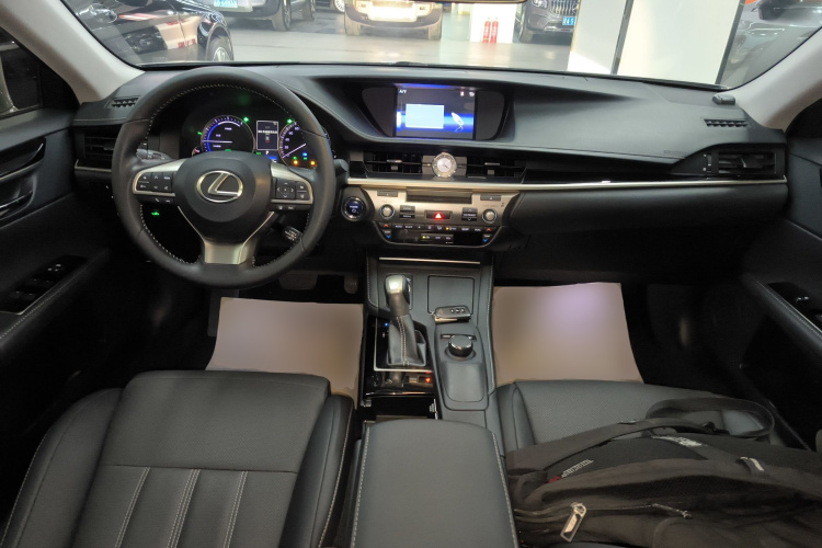 雷克萨斯ES 2015款 300h 舒适版中控内饰12