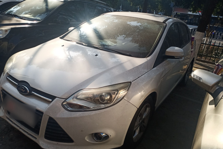 福特 福克斯 2012款 三厢 1.6L 自动风尚型车身外观1