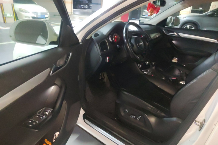 奥迪Q3 2015款 35 TFSI 舒适型中控内饰20