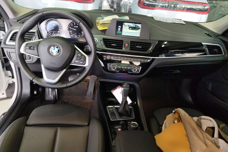 宝马1系 2018款 改款 118i 运动型中控内饰7002