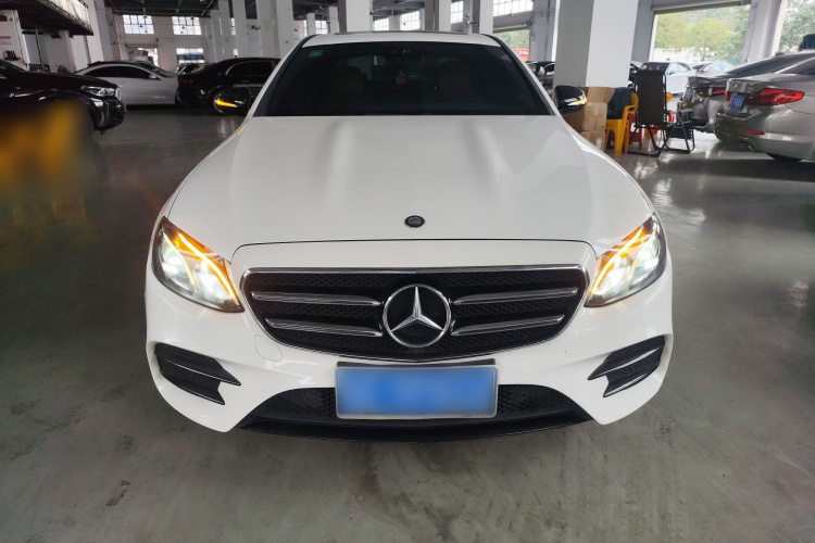 奔驰E级 2017款 E 200 运动型车身外观2