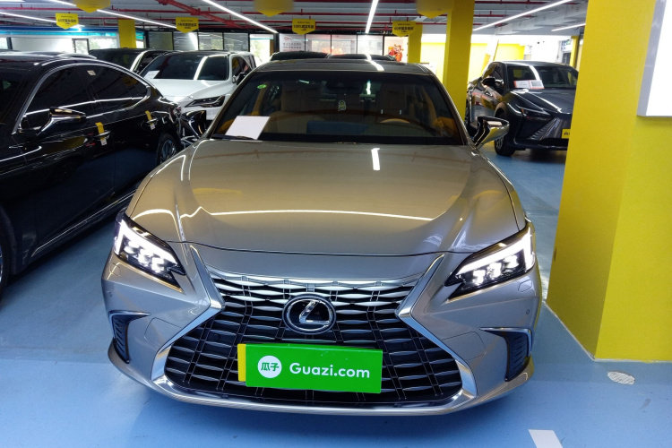 雷克萨斯ES 2025款 200 臻享版车身外观2