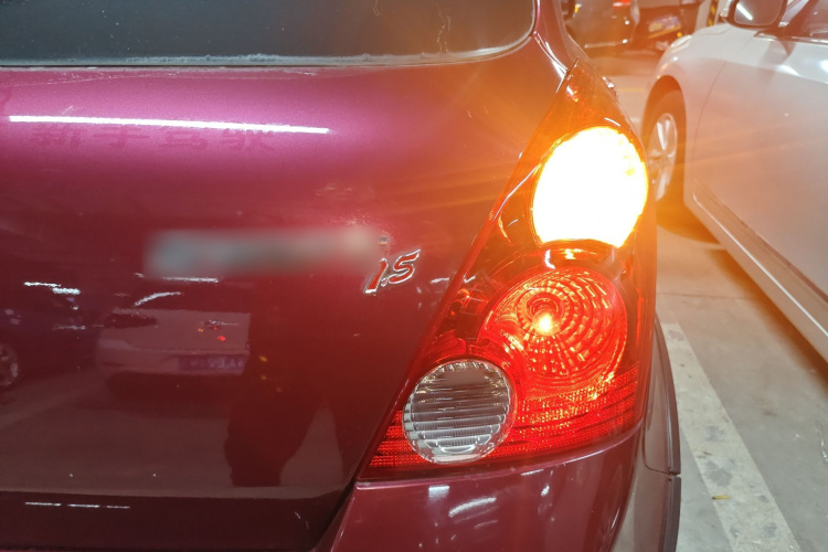 铃木 雨燕 2013款 1.5L 自动20周年限量版车身外观9