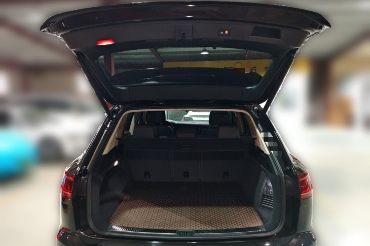 大众 途锐 2022款 3.0TSI 锐享版 曜黑运动套装中控内饰23