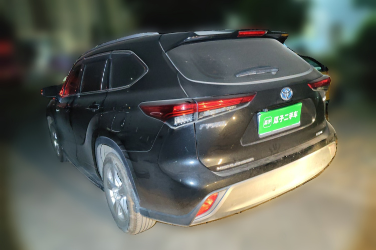 丰田 汉兰达 2023款 2.5L智能电混双擎四驱精英版 7座车身外观5