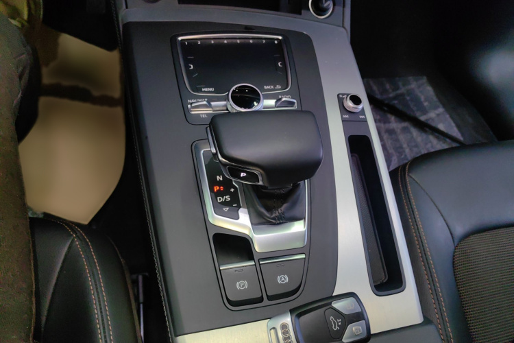 奥迪Q5L 2018款 40 TFSI 荣享时尚型 国VI局部细节18