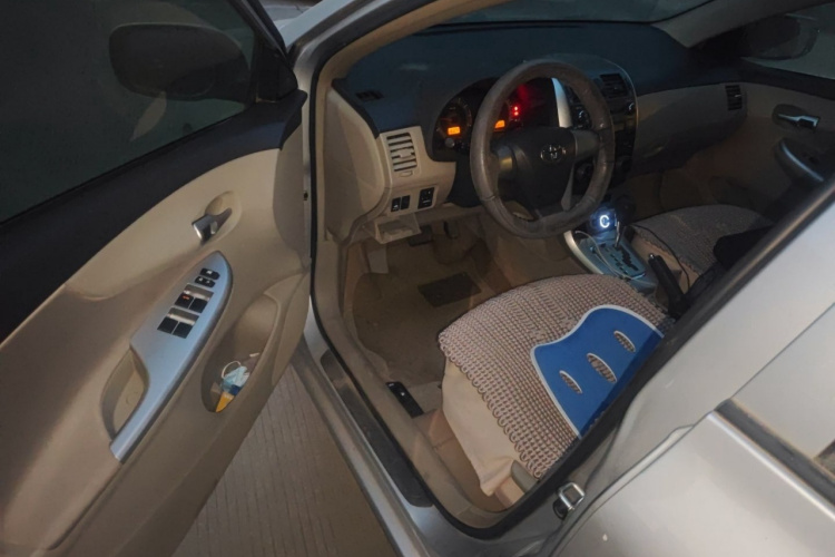 丰田 卡罗拉 2011款 1.6L 自动GL中控内饰7003