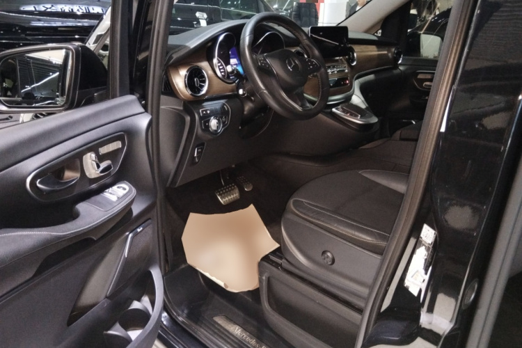 奔驰V级 2020款 V 260 尊贵版中控内饰20