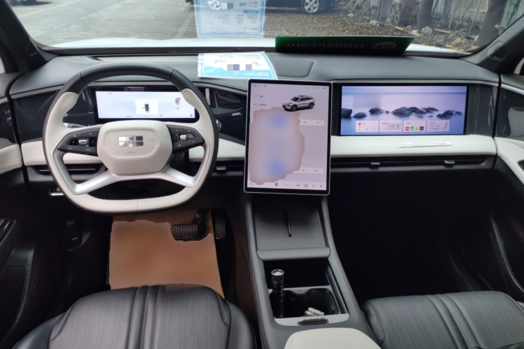 吉利银河 银河L7 2024款 1.5T 115km PLUS  龙腾版中控内饰12