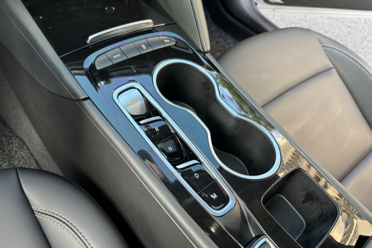 别克 君威 2024款 25T 超享版中控内饰7003