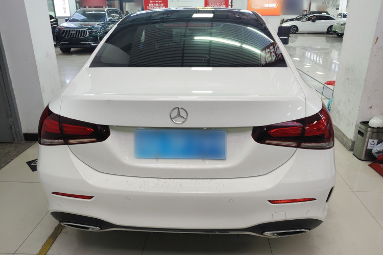 奔驰A级 2020款 改款 A 200 L 运动轿车时尚型车身外观6