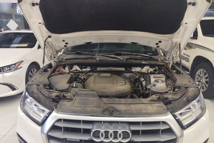 奥迪Q5L 2018款 40 TFSI 荣享时尚型 国VI机舱底盘24