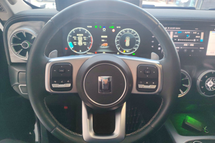 坦克300 2021款 越野版 2.0T 征服者中控内饰13