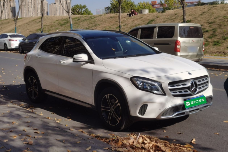 奔驰GLA 2018款 GLA 200 时尚型车身外观3