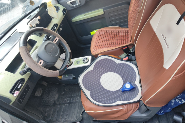 吉利银河 2023款 熊猫mini 200km 耐力熊中控内饰19