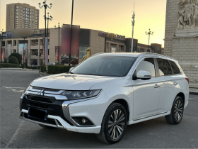 三菱 欧蓝德 2021款 2.4L 四驱致享版 7座