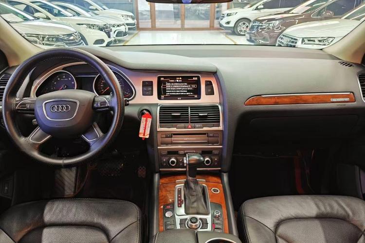 奥迪Q7 2013款 35 TFSI 进取型中控内饰7001
