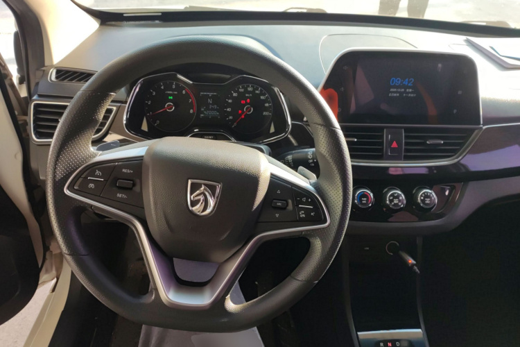 宝骏310 2017款 1.5L 自动豪华型中控内饰12