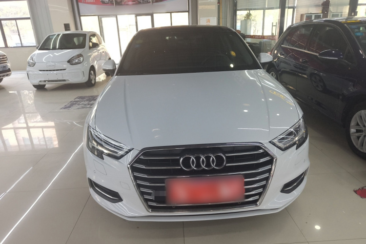 奥迪A3 2018款 30周年年型 Limousine 35 TFSI 风尚型车身外观2