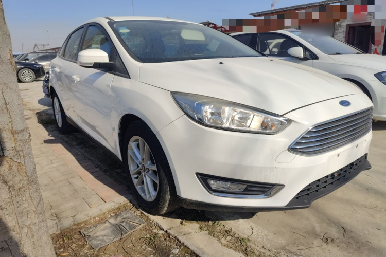 福特 福克斯 2017款 三厢 1.6L 自动风尚型智行版车身外观3