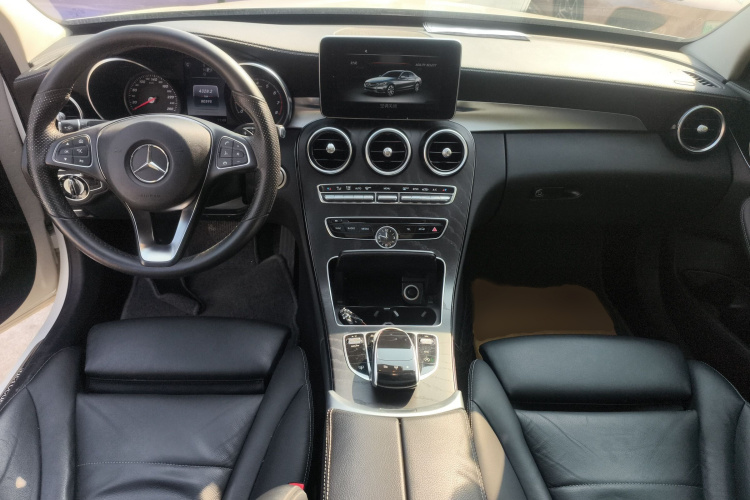 奔驰C级 2015款 C 260 L 运动型中控内饰7002