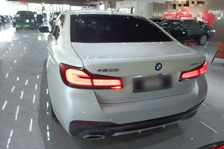 宝马5系 2022款 改款二 525Li M运动套装车身外观6004