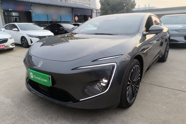 阿维塔12 2025款 Ultra增程版车身外观1