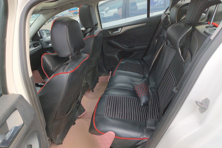 福特 福克斯 2019款 三厢 EcoBoost 180 自动锋潮型中控内饰7004