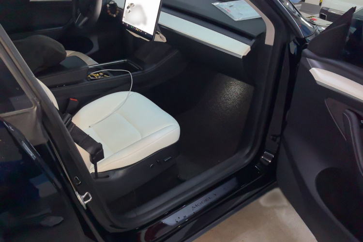 特斯拉 Model Y 2021款 长续航全轮驱动版局部细节9005