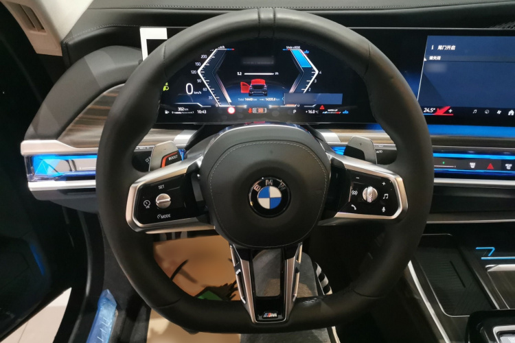 宝马7系 2023款 735Li M运动套装局部细节13