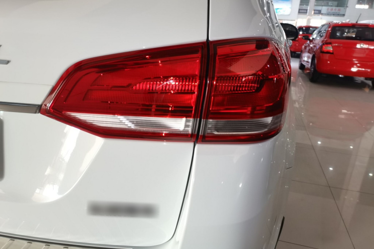 哈弗H6 2018款 蓝标 运动版 1.5T 自动两驱精英型车身外观9