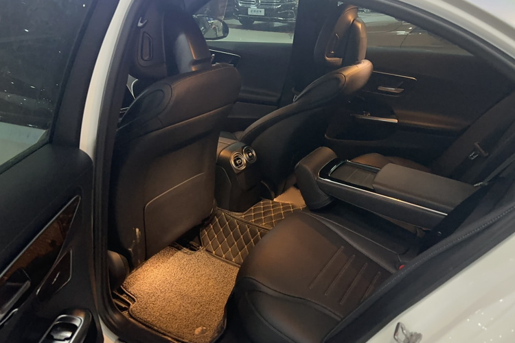 奔驰C级 2022款 改款 C 260 L 运动版中控内饰7001