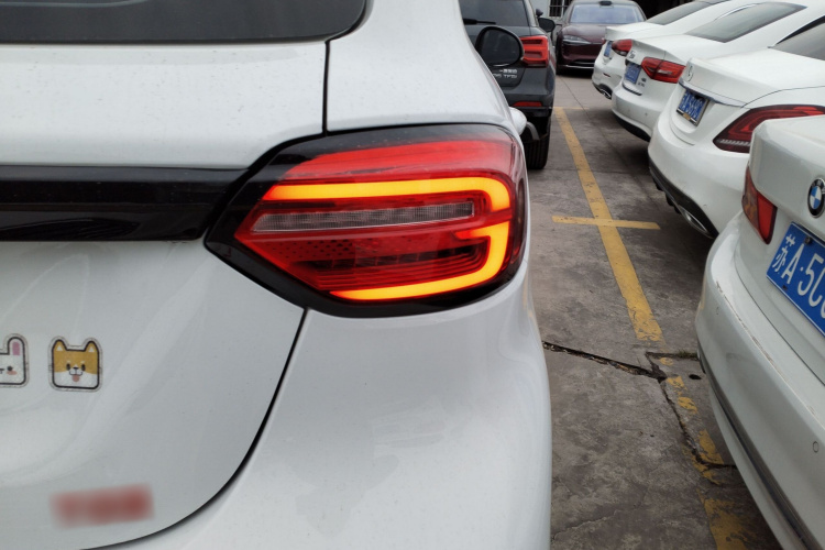 零跑汽车 零跑T03 2022款 炫晶版车身外观9