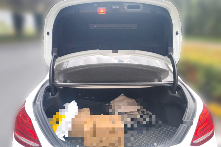 奔驰C级 2017款 C 200 运动版中控内饰23