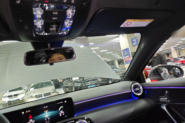 奔驰A级 2021款 A 200 L 运动轿车时尚型局部细节22