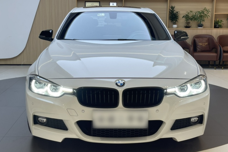 宝马3系 2019款 320i M运动曜夜版车身外观6003