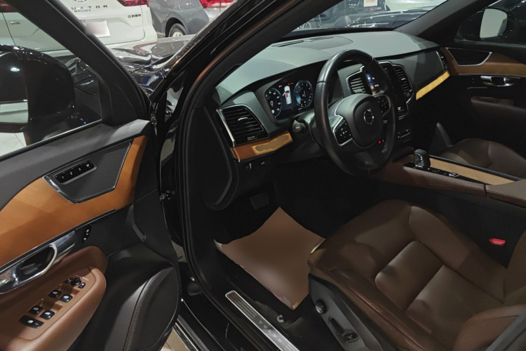 沃尔沃XC90 2022款 B6 智逸豪华版 7座中控内饰20