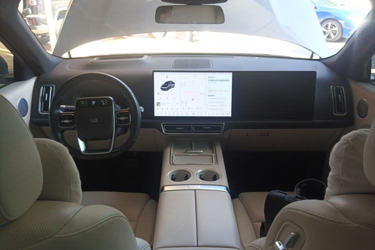 理想汽车 理想L9 2022款 Max中控内饰7002