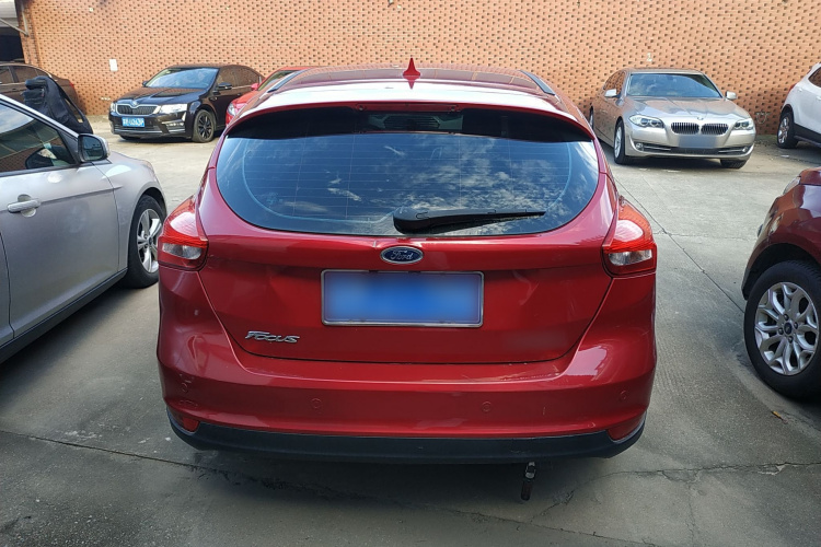 福特 福克斯 2017款 两厢 1.6L 自动风尚型智行版车身外观6