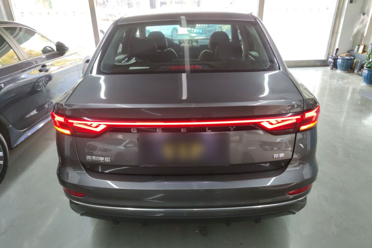 吉利汽车 帝豪 2022款 第4代 1.5L CVT尊贵型车身外观6