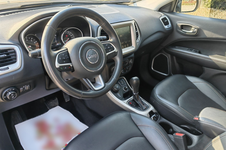 Jeep 指南者 2017款 200T 自动家享四驱版局部细节19