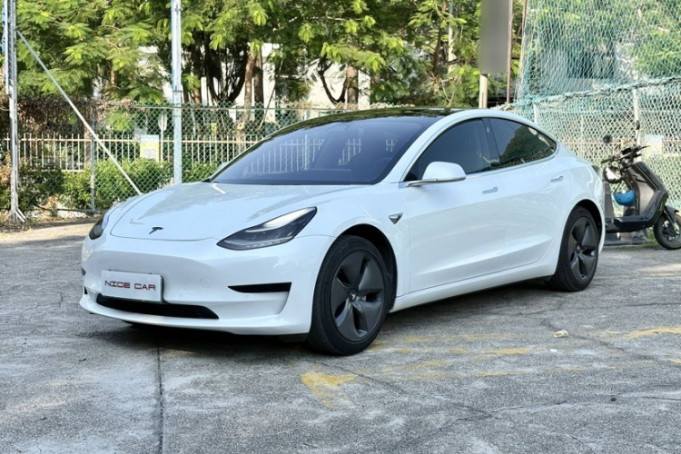 特斯拉 Model 3(进口)  标准续航后驱升级版(60度)车身外观1