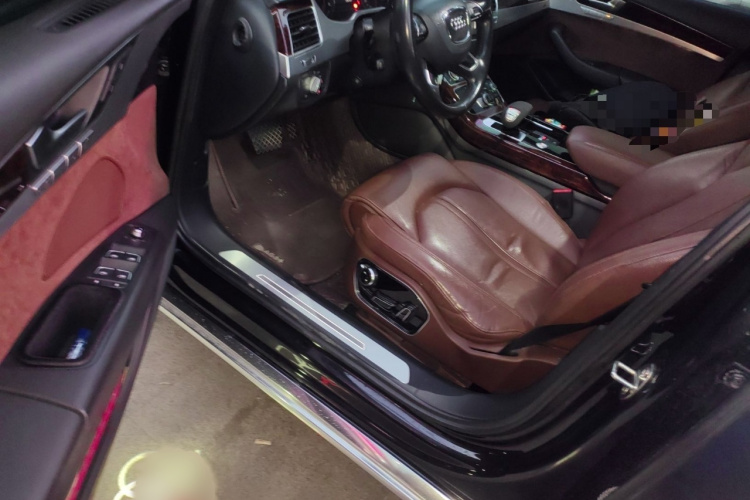 奥迪A8 2013款 A8L 45 TFSI quattro舒适型中控内饰7003