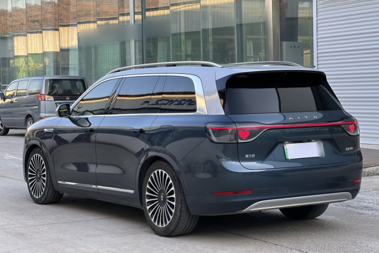 鸿蒙智行 问界M9 2024款 增程 Ultra版 52kWh 5座版车身外观6002