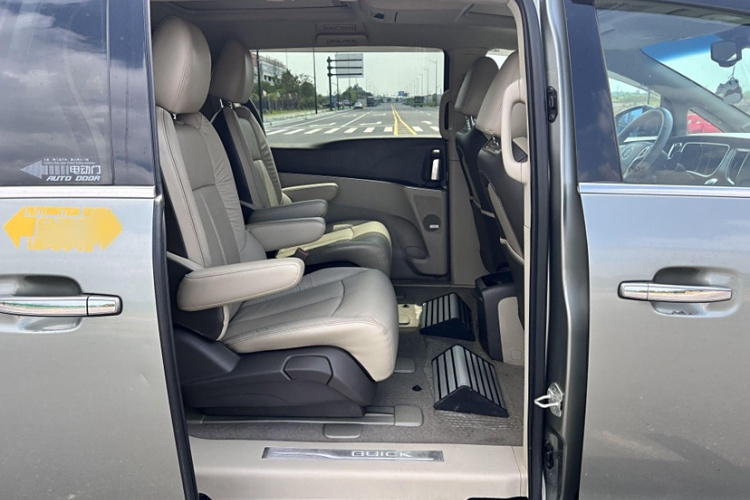 别克GL8 2013款 3.0L XT豪华商务旗舰版局部细节9001