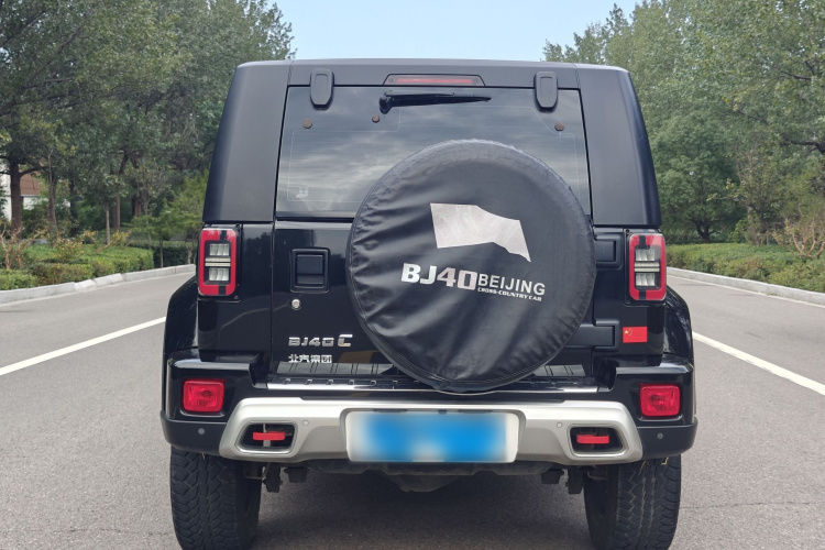 北京BJ40 2023款 2.0T 自动四驱城市猎人版侠客型车身外观6002