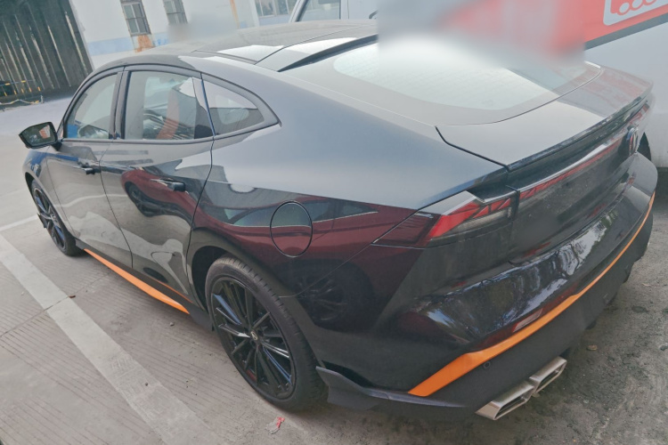 长安UNI-V 2025款 1.5T 500Bar尊贵运动型车身外观4