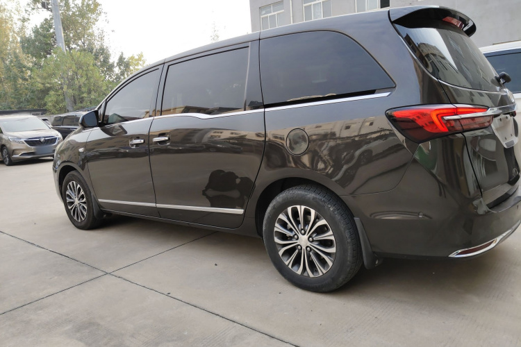 别克GL8 2021款 陆上公务舱 652T 智慧豪华型车身外观4