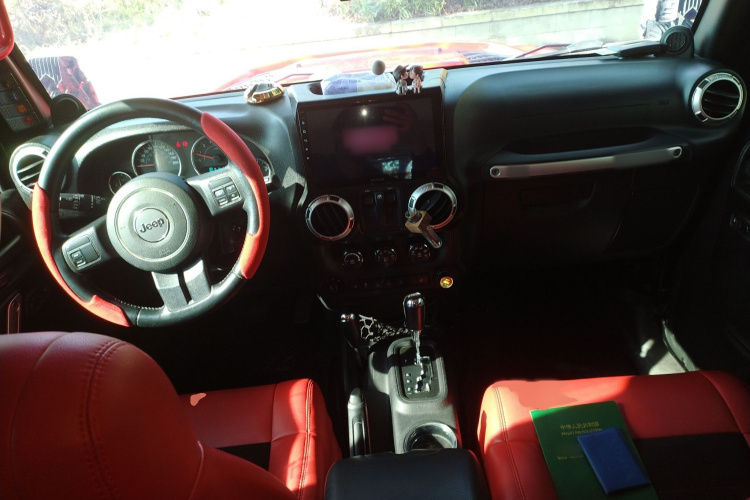 Jeep 牧马人 2012款 3.6L Sahara 两门版中控内饰7002